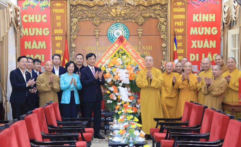 Bí thư Thành ủy Nguyễn Duy Ngọc thăm, chúc Tết Giáo hội Phật giáo Việt Nam và các đơn vị quân đội, công an