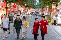 Nam đảo Phú Quốc rợp cờ hoa, bừng pháo hoa mừng Tết Nguyên đán