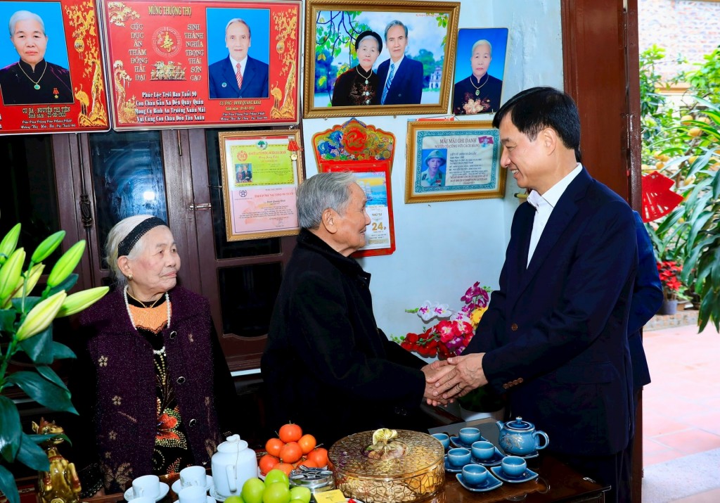 Bí thư Thành ủy Nguyễn Duy Ngọc thăm, chúc Tết các gia đình người có công tiêu biểu