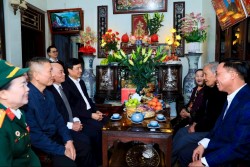 Bí thư Thành ủy Nguyễn Duy Ngọc thăm, chúc Tết các gia đình người có công tiêu biểu