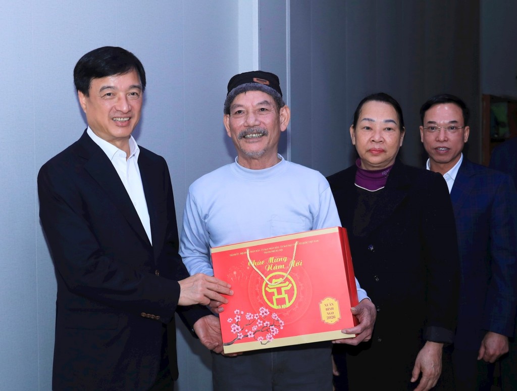 Bí thư Thành ủy Nguyễn Duy Ngọc thăm, chúc Tết các gia đình người có công tiêu biểu