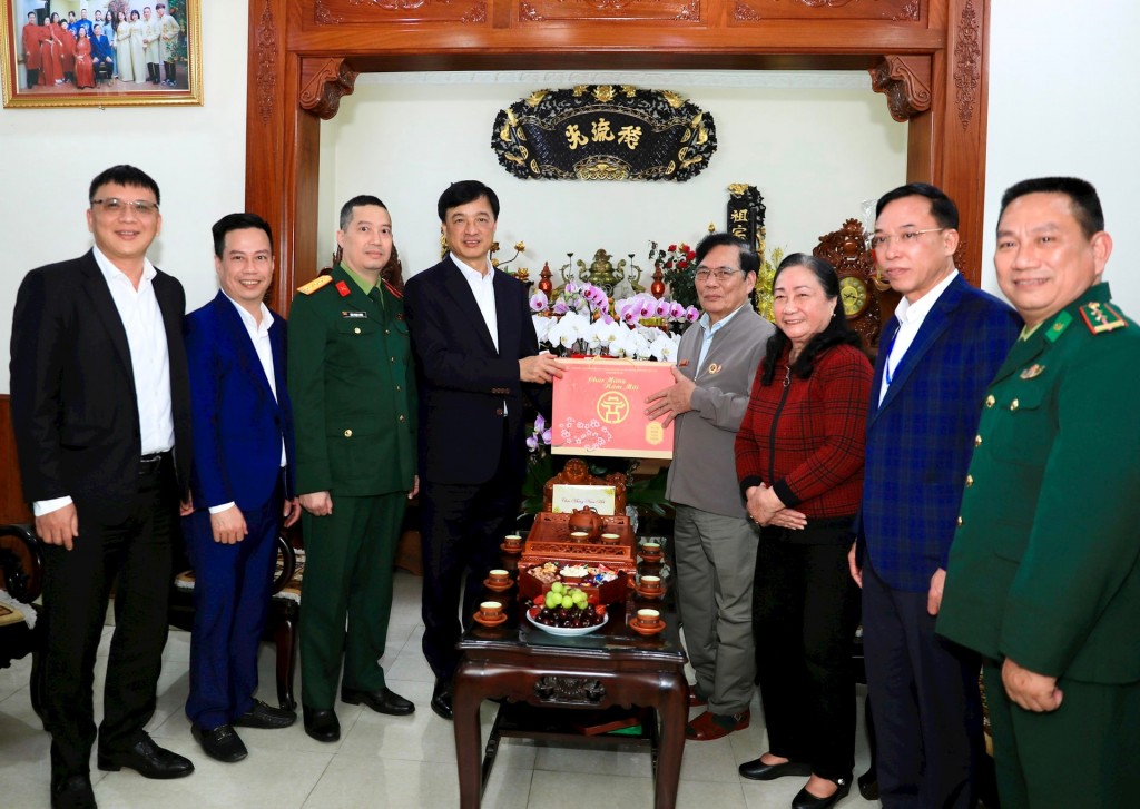 Bí thư Thành ủy Nguyễn Duy Ngọc thăm, chúc Tết các gia đình người có công tiêu biểu