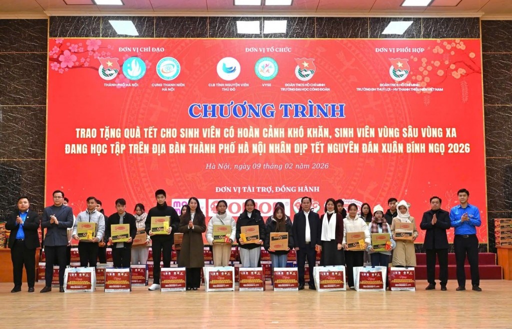 “Chuyến xe yêu thương 2026” hỗ trợ sinh viên về quê đón Tết