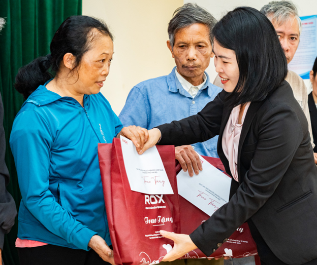 Gói quà Tết nghĩa tình gửi đến những hoàn cảnh khó khăn