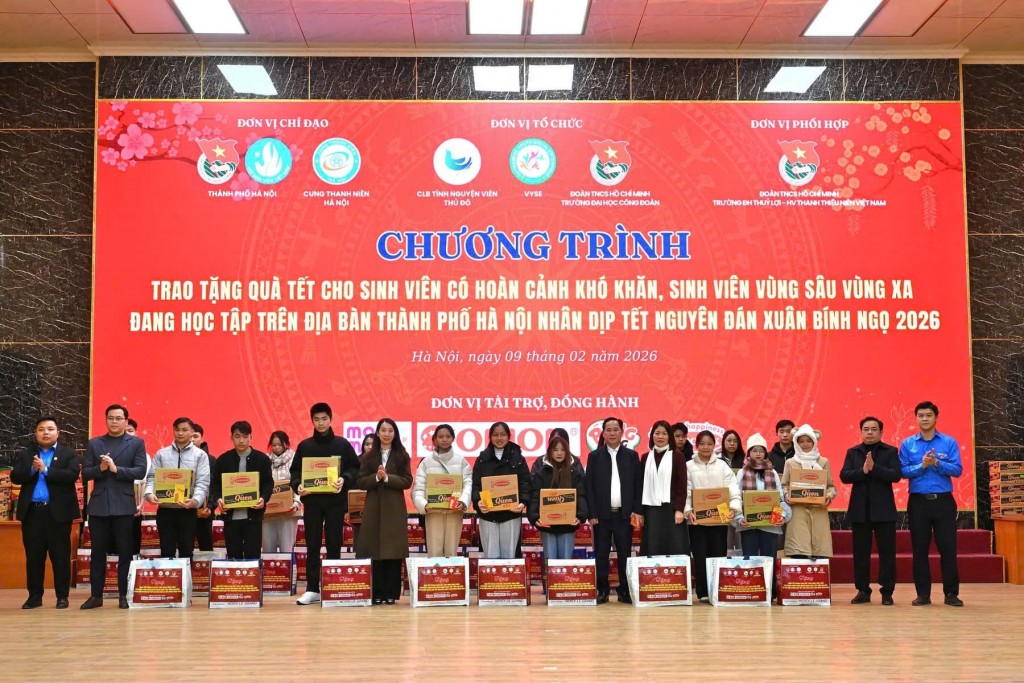 “Chuyến xe yêu thương 2026” hỗ trợ sinh viên về quê đón Tết