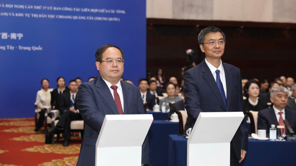 Đồng chí Quản Minh Cường, Ủy viên Trung ương Đảng Cộng sản Việt Nam, Bí thư Tỉnh ủy, Trưởng Đoàn ĐBQH tỉnh Quảng Ninh và đồng chí Trần Cương, Ủy viên Trung ương Đảng Cộng sản Trung Quốc, Bí thư Khu ủy, Chủ nhiệm Ủy ban Thường vụ Đại hội đại biểu nhân dân 