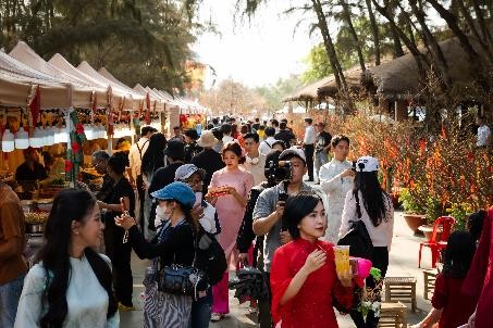 Dòng người du xuân tấp nập check-in tại Cần Giờ