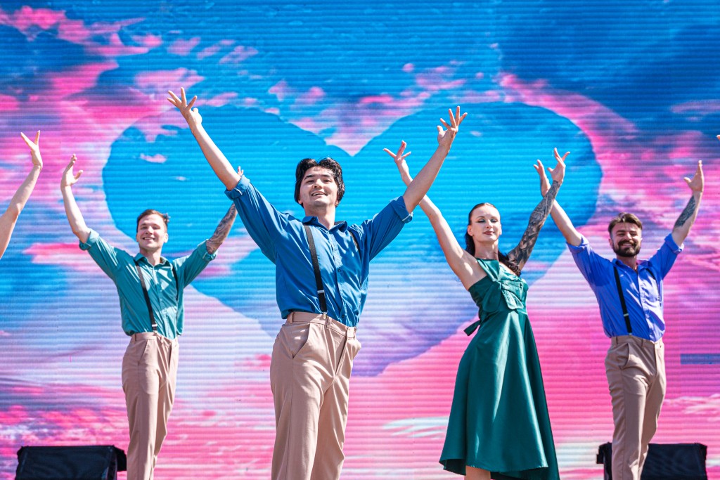 Du khách có thể thong thả thưởng thức trọn vẹn mọi show diễn và hoạt động hội xuân trên đỉnh Bà Nà với tấm vé 72 giờ