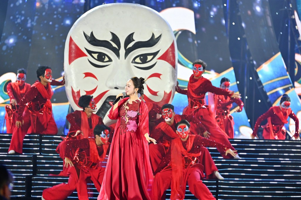 Một số tiết mục văn nghệ tại lễ bế mạc