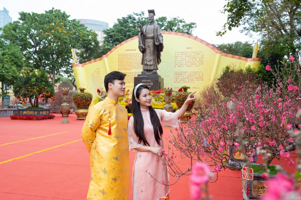 Không gian hoa xuân tại vườn hoa Lý Thái Tổ là điểm hẹn du xuân lý tưởng cho người dân Tết Bính Ngọ 2026.