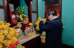 Thủ tướng Phạm Minh Chính dâng hương tưởng nhớ Chủ tịch Hồ Chí Minh