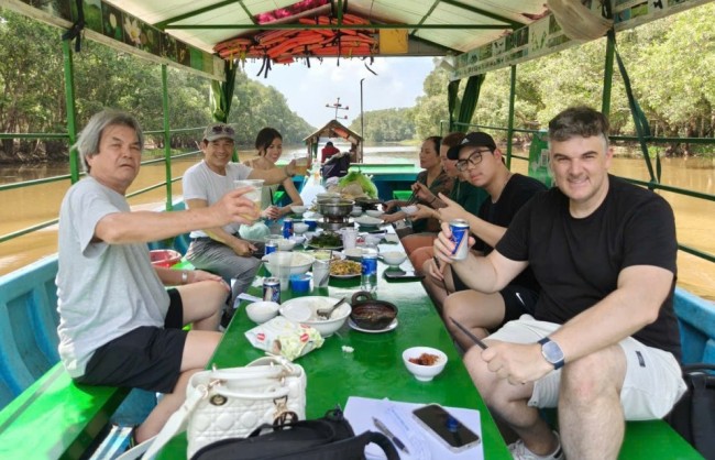 Mùa xuân về Vườn quốc gia Tràm Chim: "Lắng nghe miền đất thở"