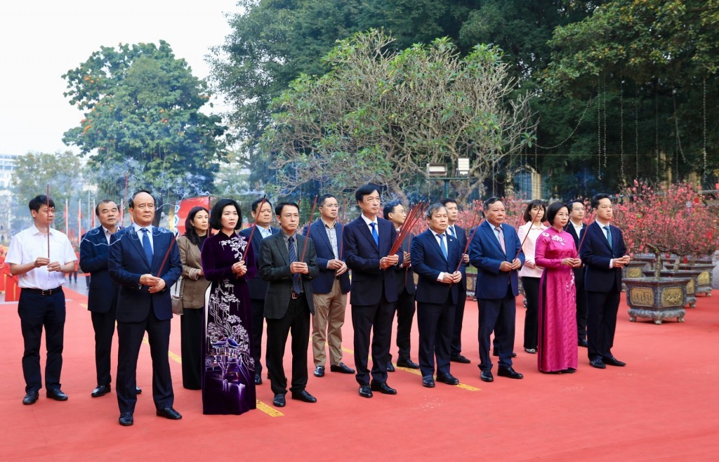 Lãnh đạo TP Hà Nội dâng hương tưởng nhớ các vị liệt tổ, liệt tông và Chủ tịch Hồ Chí Minh