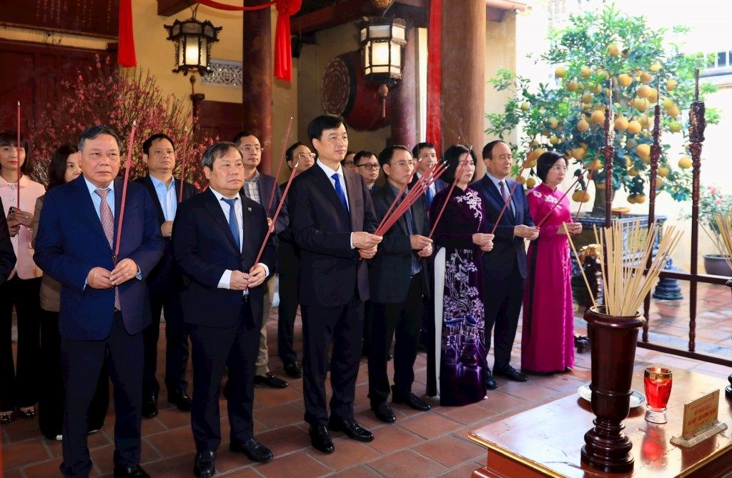 Lãnh đạo TP Hà Nội dâng hương tưởng nhớ các vị liệt tổ, liệt tông và Chủ tịch Hồ Chí Minh