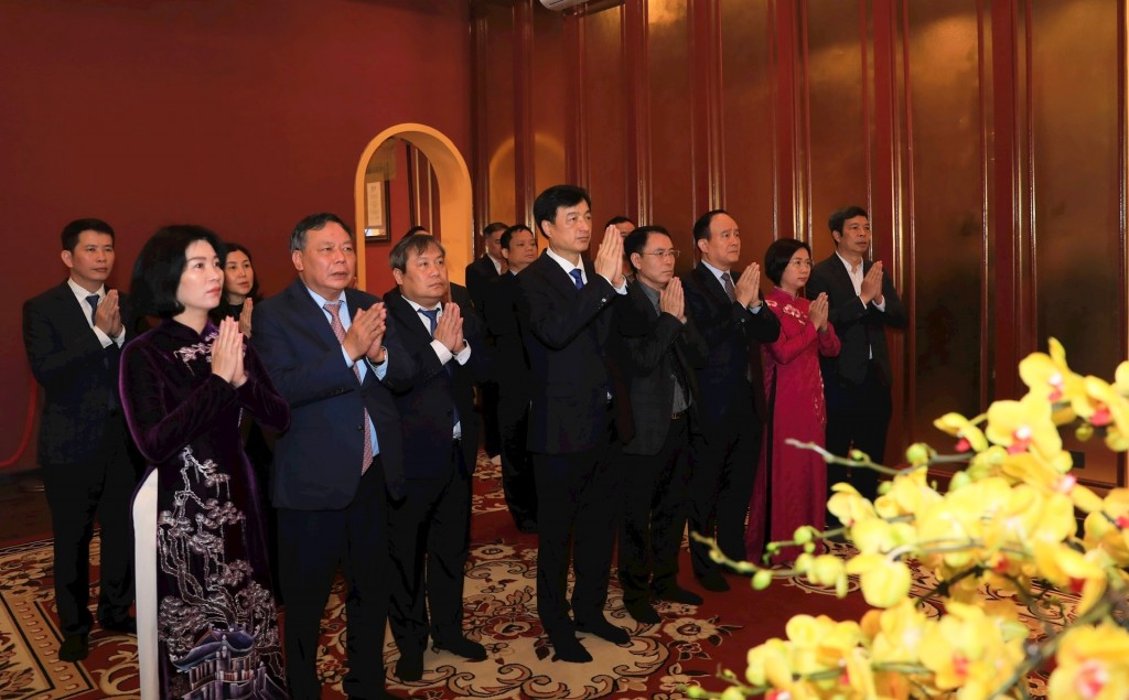 Lãnh đạo TP Hà Nội dâng hương tưởng nhớ các vị liệt tổ, liệt tông và Chủ tịch Hồ Chí Minh