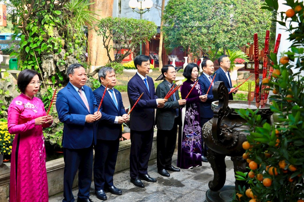 Lãnh đạo TP Hà Nội dâng hương tưởng nhớ các vị liệt tổ, liệt tông và Chủ tịch Hồ Chí Minh