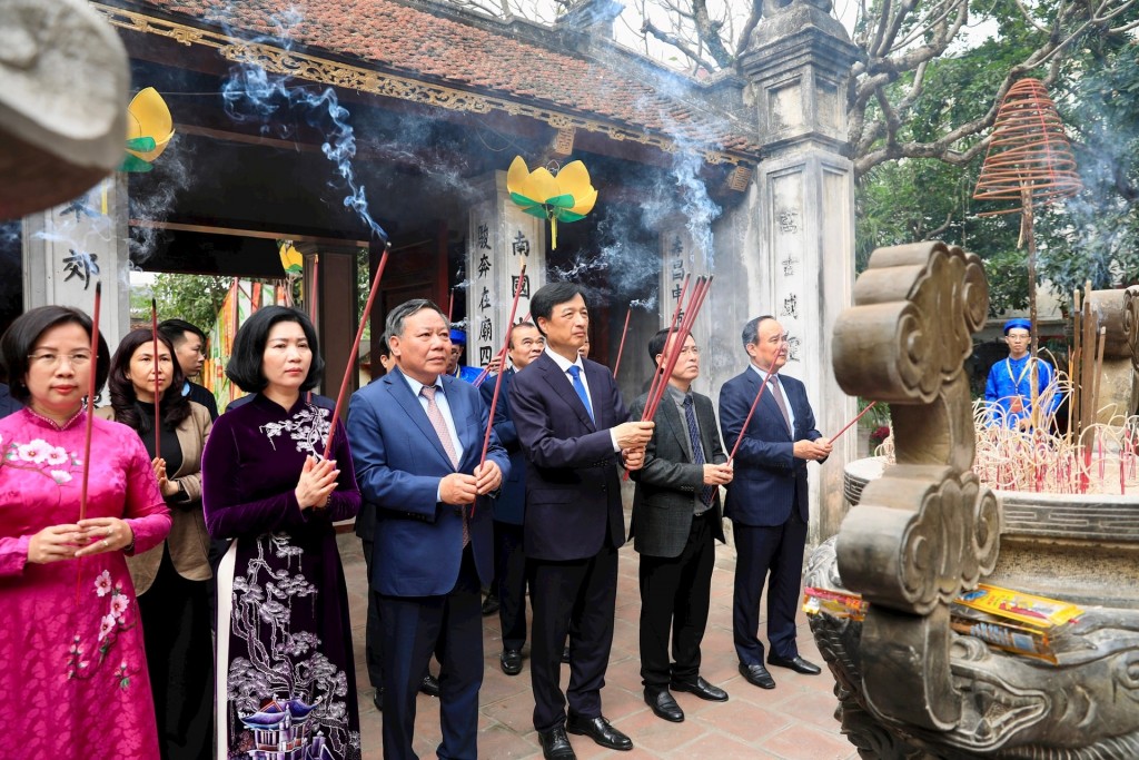 Lãnh đạo TP Hà Nội dâng hương tưởng nhớ các vị liệt tổ, liệt tông và Chủ tịch Hồ Chí Minh