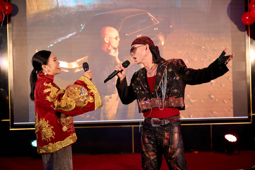 Phan Đinh Tùng lan tỏa năng lượng tích cực qua MV “Happy New Year