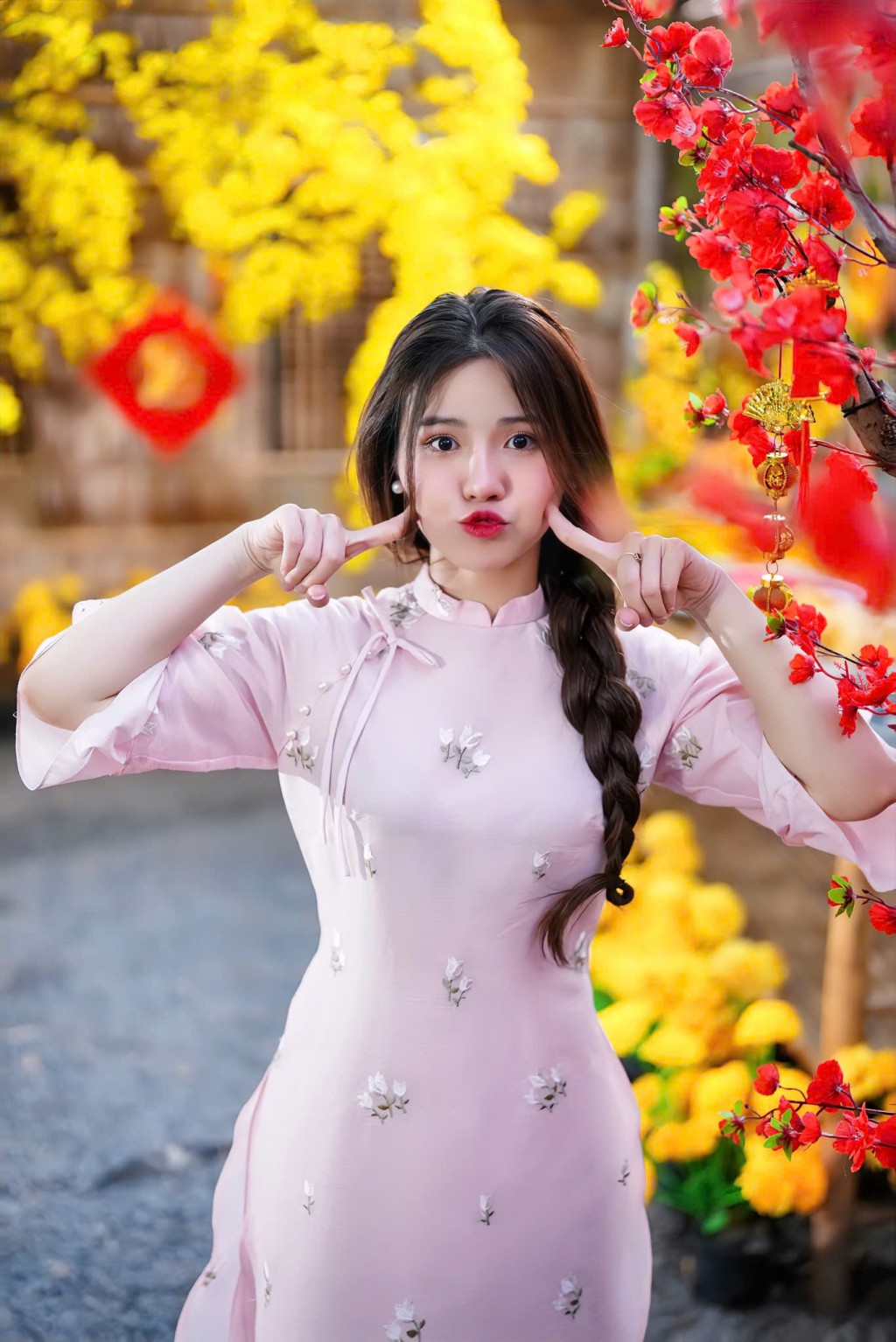 Yến Thanh theo đuổi dòng nhạc R&B, ballad với phong cách thể hiện nhẹ nhàng, giàu cảm xúc.