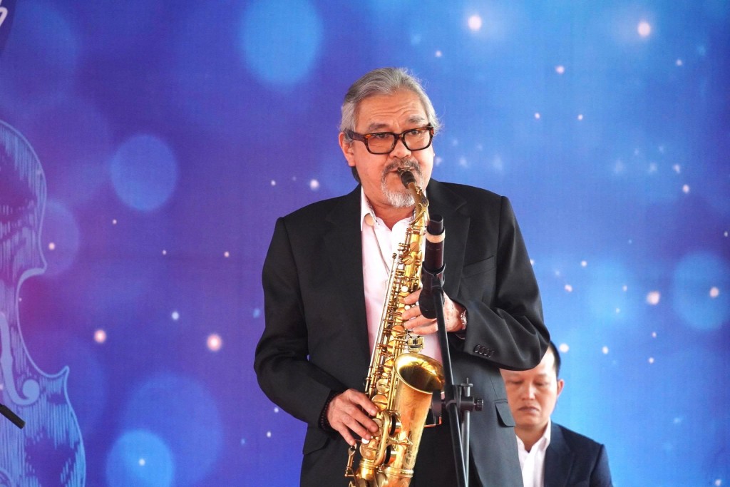 Tiếng kèn réo rắt mời gọi khán giả đến với không gian âm nhạc cộng đồng