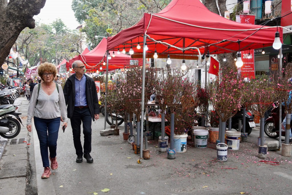 Chợ hoa Xuân Phố cổ - điểm hẹn văn hóa truyền thống của Hà Nội