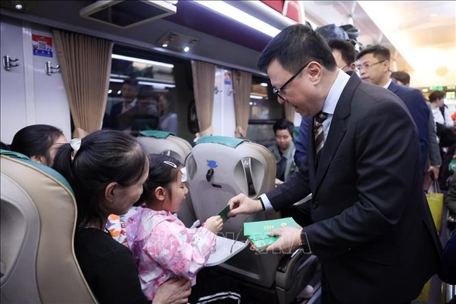 Chuyến tàu Hạnh phúc chở mùa đoàn tụ về phương Nam