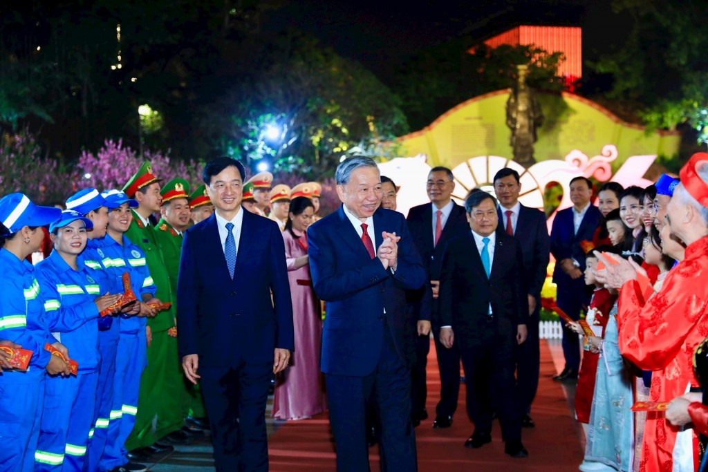 Tổng Bí thư Tô Lâm và Bí thư Thành ủy Hà Nội Nguyễn Duy Ngọc gặp gỡ, chúc Tết nhân dân Thủ đô. Ảnh: Thành Thái Tổng Bí thư Tô Lâm và Bí thư Thành ủy Hà Nội Nguyễn Duy Ngọc gặp gỡ, chúc Tết nhân dân Thủ đô. Ảnh: Thành Thái