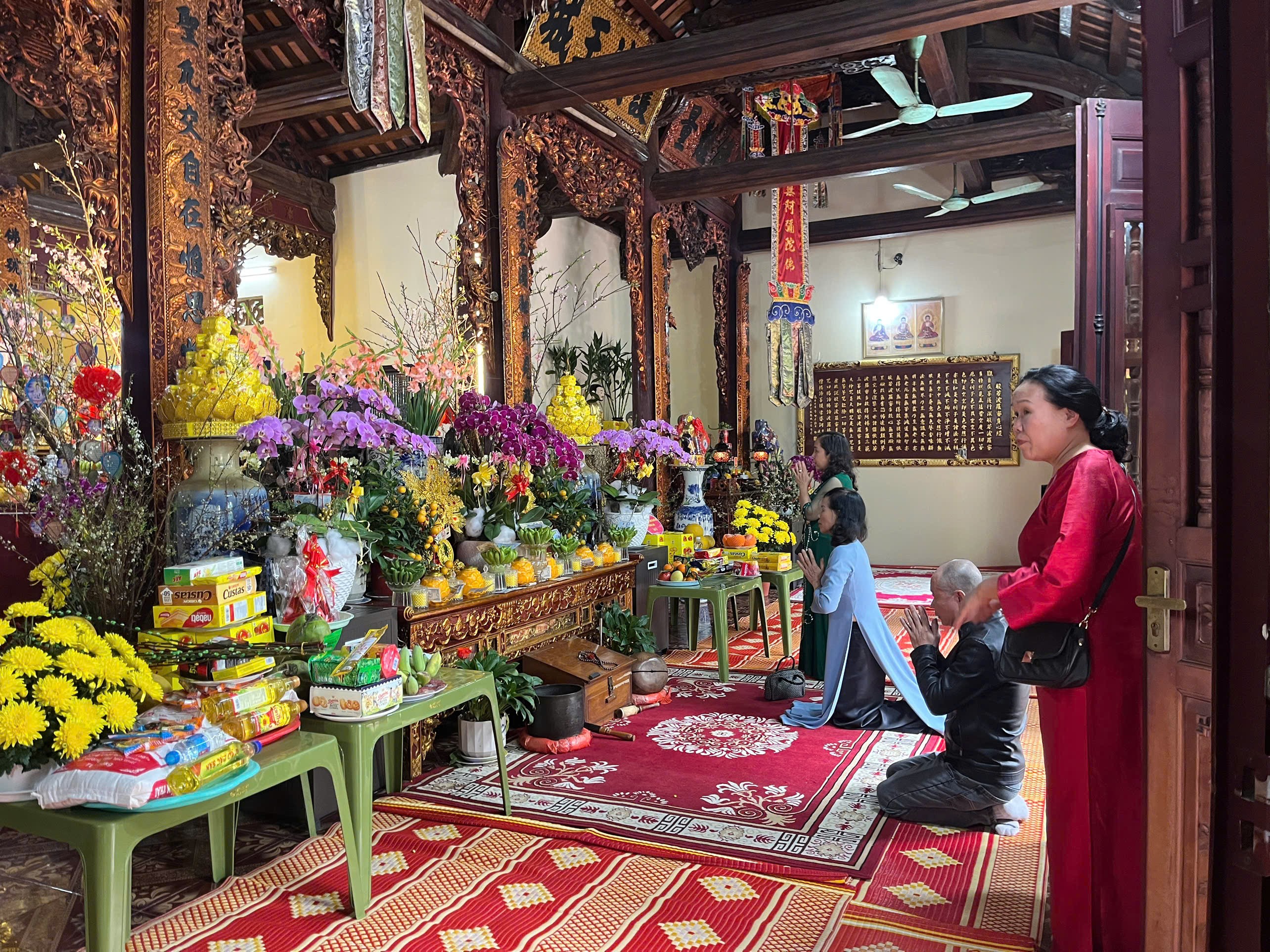 Người Hà Nội du xuân mới trong sự nhẹ nhàng, vui tươi Người Hà Nội du xuân mới trong sự nhẹ nhàng, vui tươi