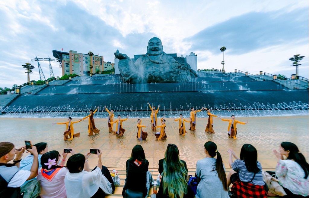 Vui quên lối về với 3 tọa độ "vàng" du xuân miền Nam