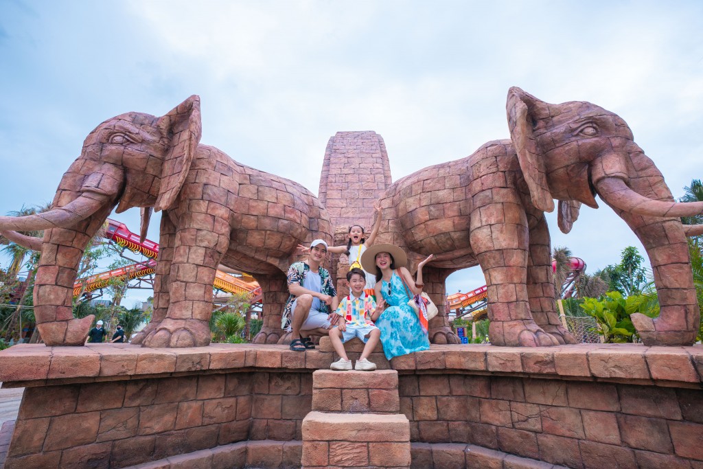 Du khách check-in tại Công viên nước Vũng Tàu vừa được khai trương.