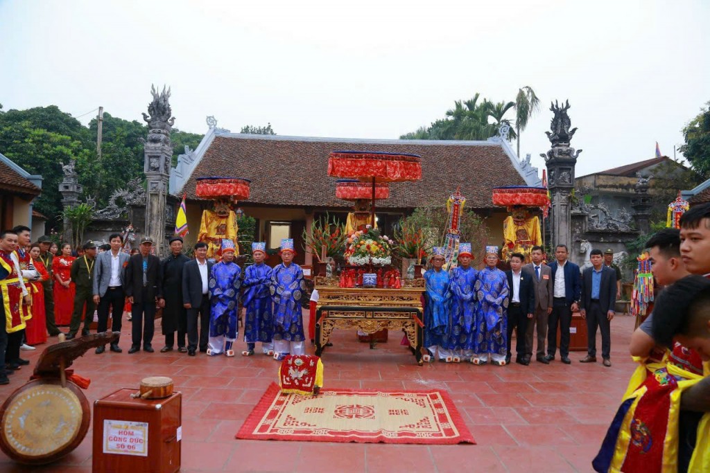 Ngày Xuân trẩy hội đền Măng Sơn