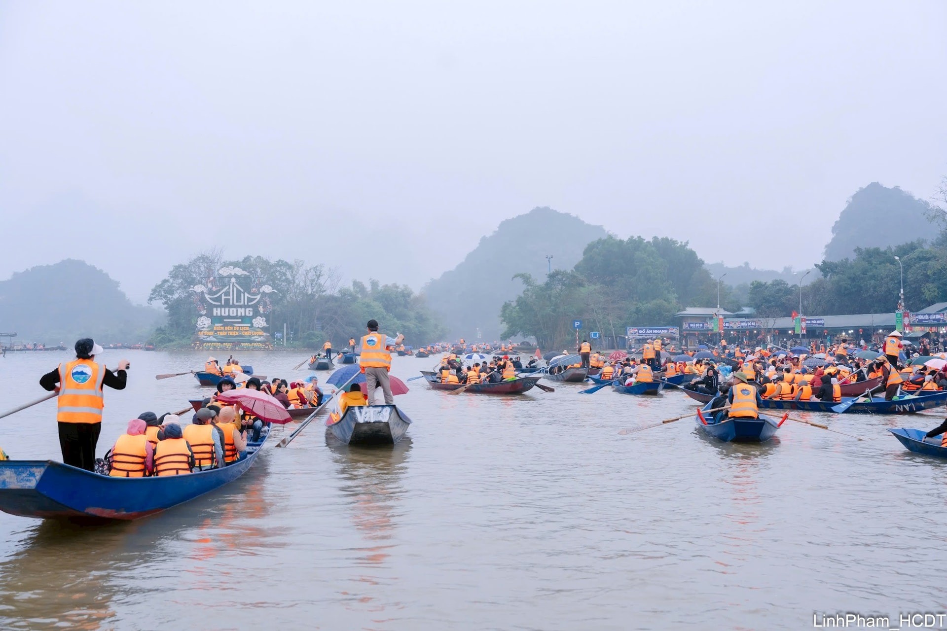 Lễ hội du lịch Chùa Hương năm 2026 được UBND xã Hương Sơn. Ảnh: Linh Phạm