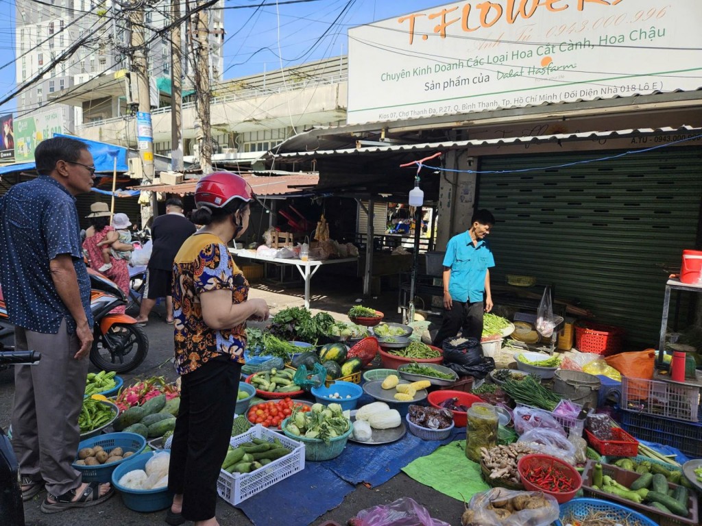 Nguồn cung thực phẩm dồi dào, giá cả ổn định trong ngày mùng 3 Tết