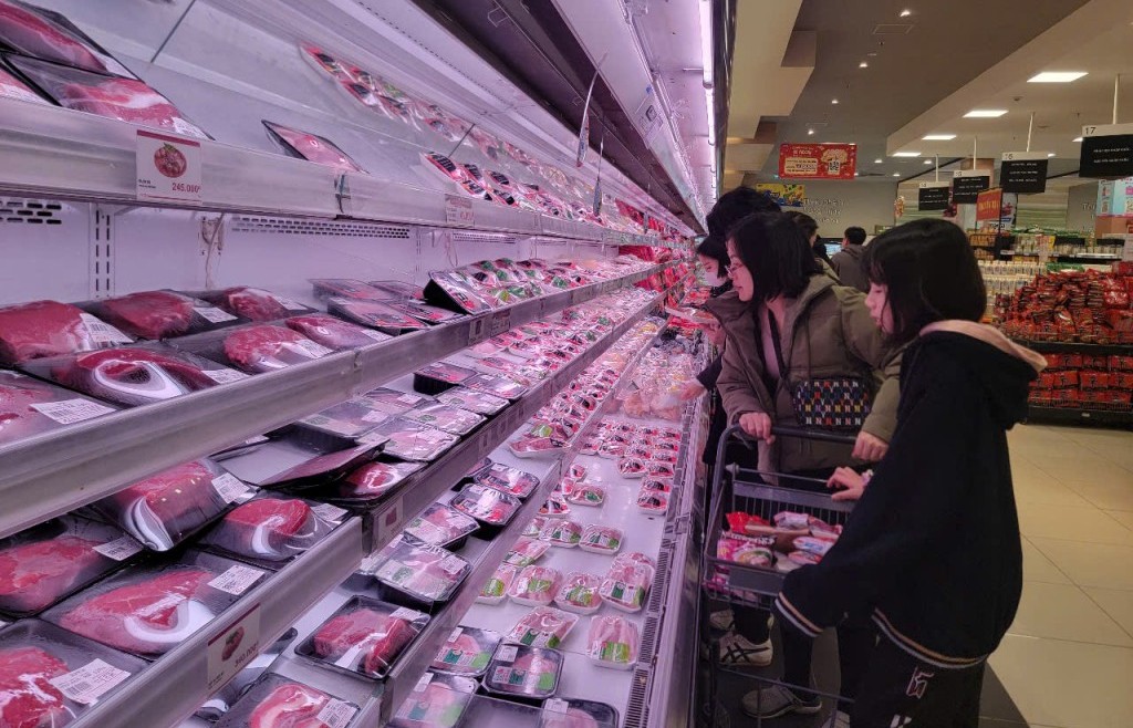 Nguồn cung thực phẩm dồi dào, giá cả ổn định trong ngày mùng 3 Tết