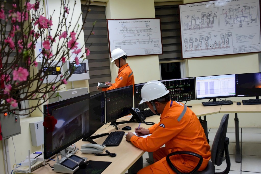 EVNHANOI giữ vững “mạch sáng” cho thành phố trong những thời khắc đặc biệt