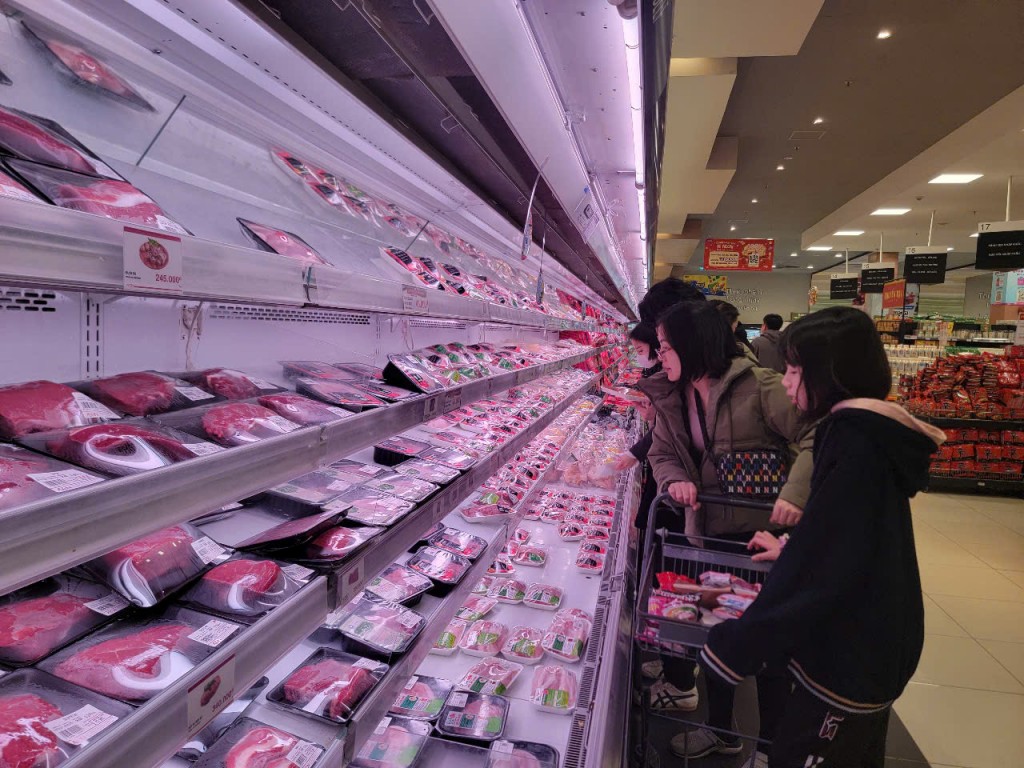 Nguồn cung thực phẩm dồi dào, giá cả ổn định trong ngày mùng 3 Tết