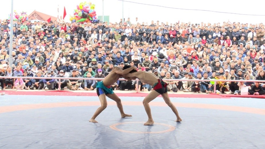 Từ hội làng đến khát vọng vươn xa Từ hội làng đến khát vọng vươn xa