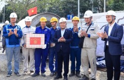 Chủ tịch UBND TP Hà Nội kiểm tra, chúc Tết tại một số công trường thi công dự án chống úng ngập