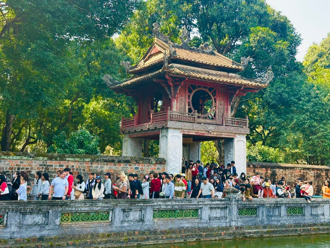 Du lịch Hà Nội “bùng nổ” trong kỳ nghỉ Tết Nguyên đán Bính Ngọ