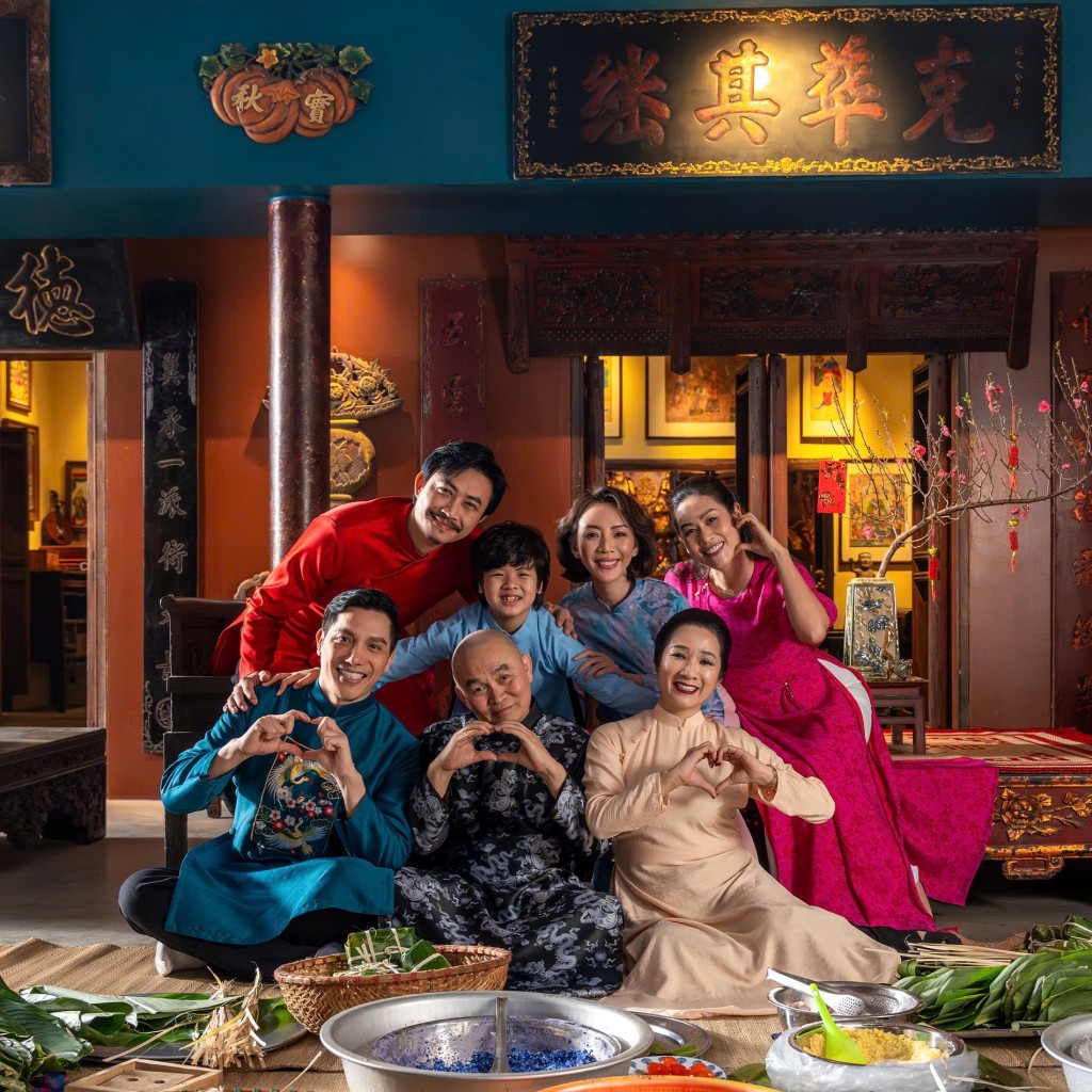 Không khí sum họp gia đình đầm ấm, yêu thương