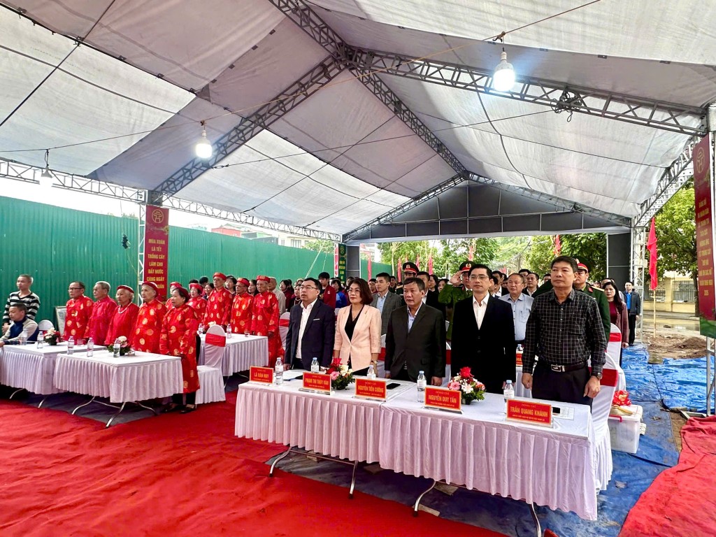 Các vị đại biểu và Nhân dân tham dự Các vị đại biểu và Nhân dân tham dự