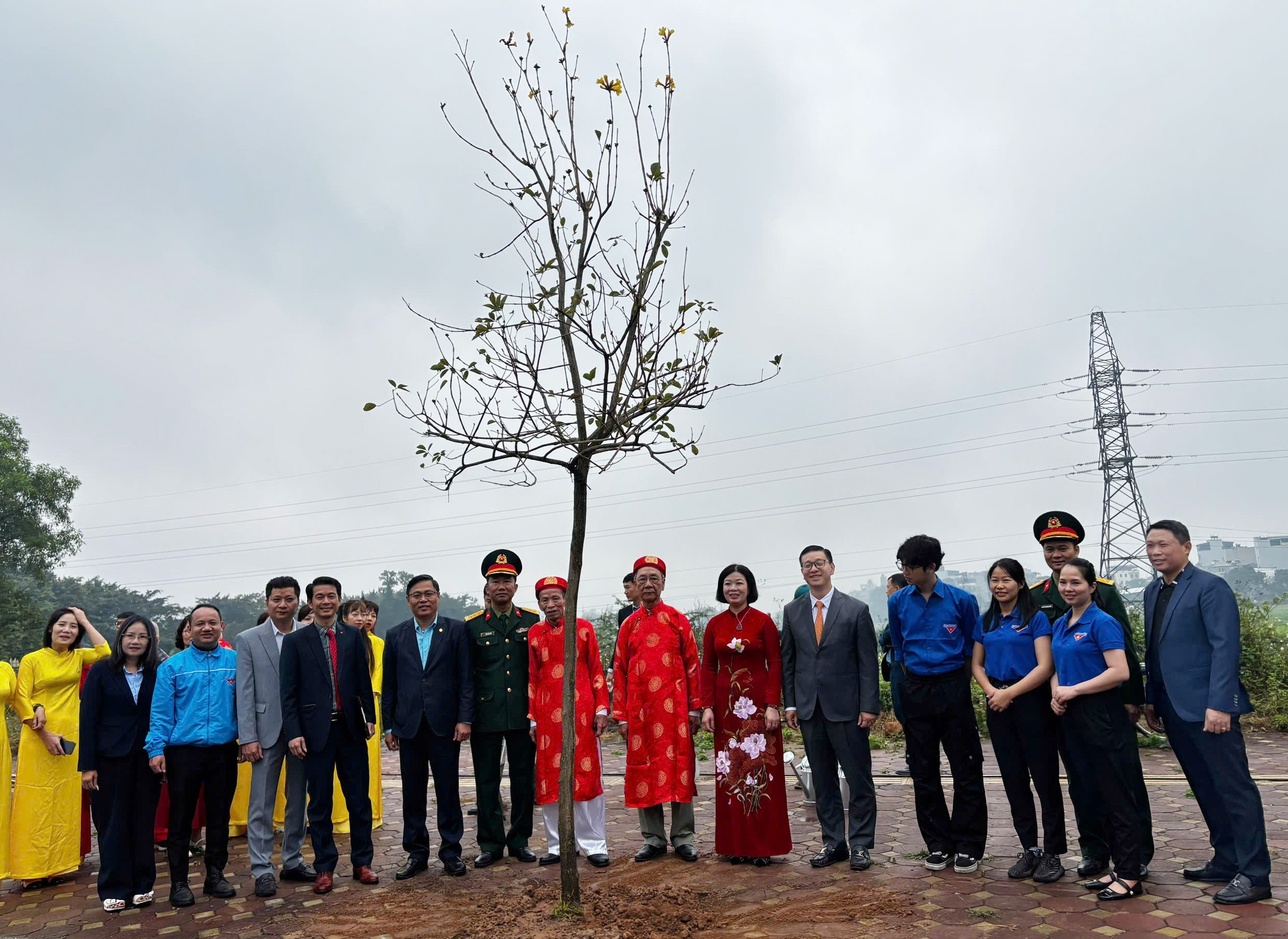 Các đại biểu chụp ảnh lưu niệm. Ảnh: NL