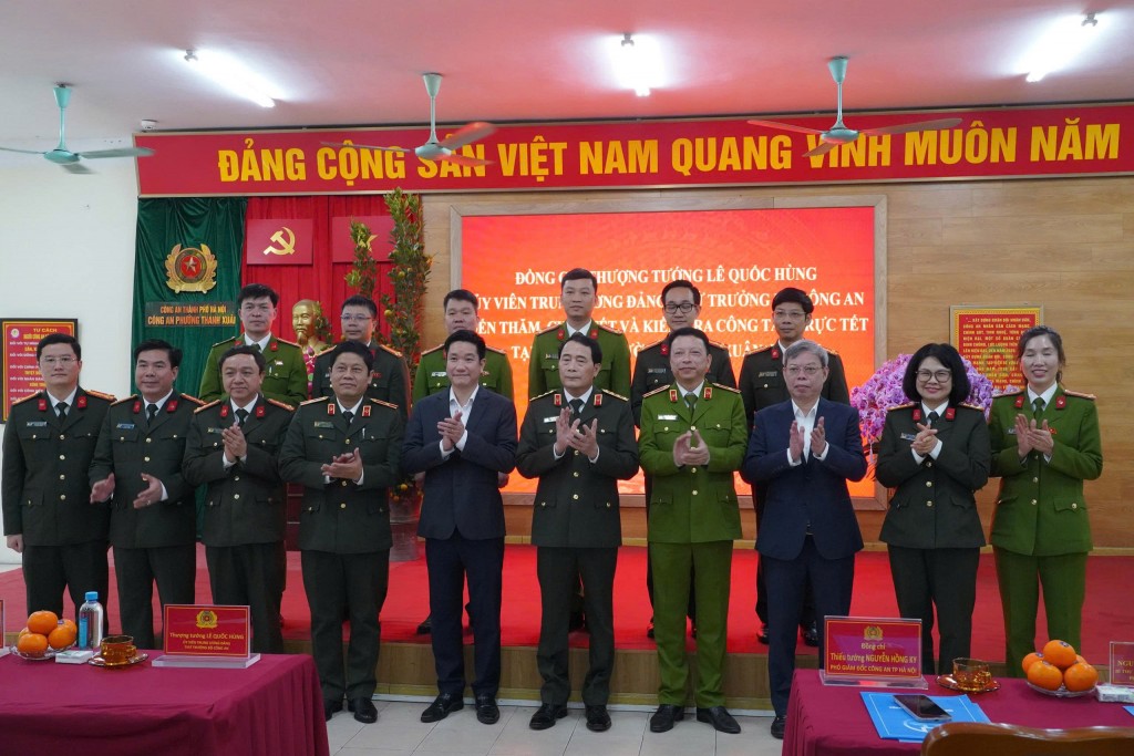 Thăm, chúc Tết và kiểm tra tại Công an phường Thanh Xuân