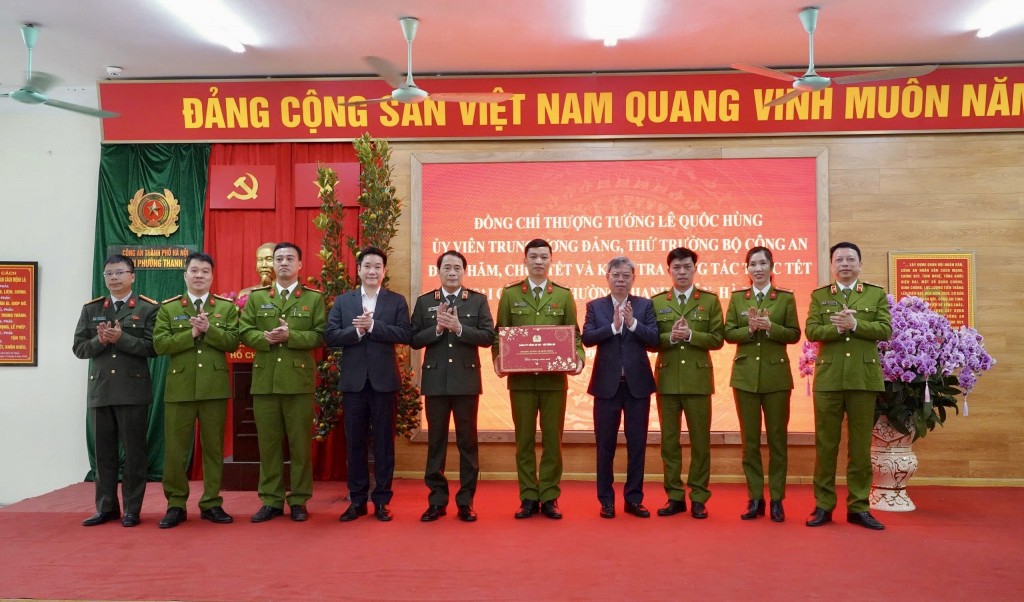 Thăm, chúc Tết và kiểm tra tại Công an phường Thanh Xuân