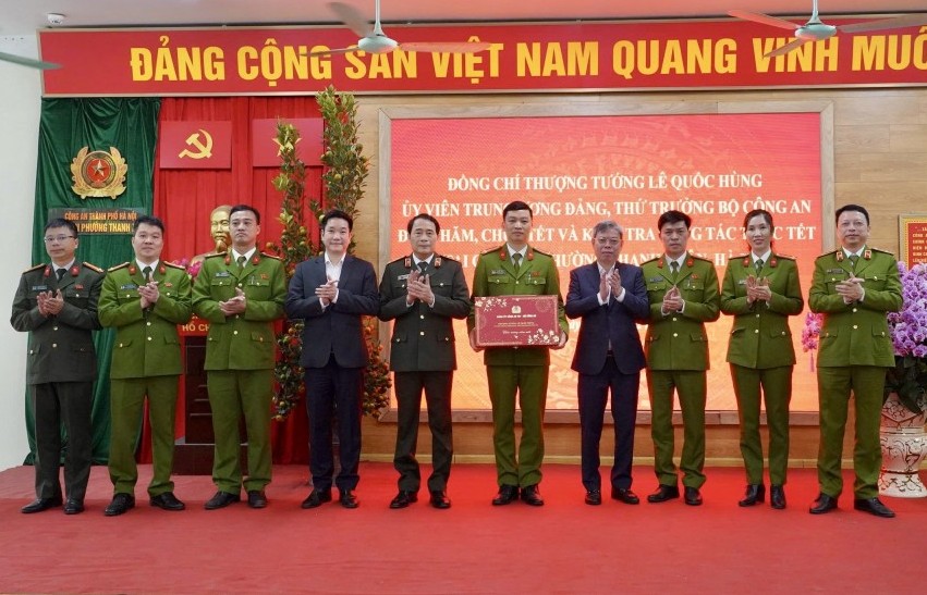 Thăm, chúc Tết và kiểm tra tại Công an phường Thanh Xuân