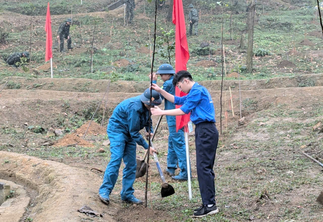 Điểm cầu Trung đoàn 692 - Bộ Tư lệnh Thủ đô: Trồng hơn 1.700 cây tại lễ phát động