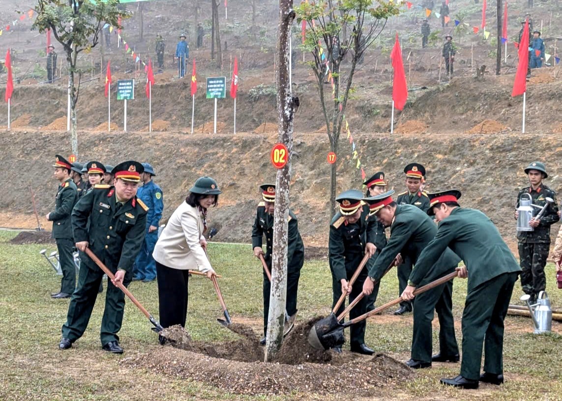 Điểm cầu Trung đoàn 692 - Bộ Tư lệnh Thủ đô: Trồng hơn 1.700 cây tại lễ phát động