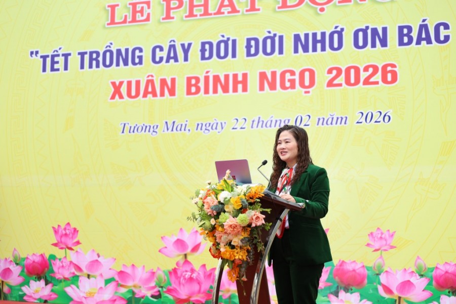 Bà Đào Thị Thu Hằng - Chủ tịch UBND phường Tương Mai phát động Tết Trồng cây 2026 trên địa bàn