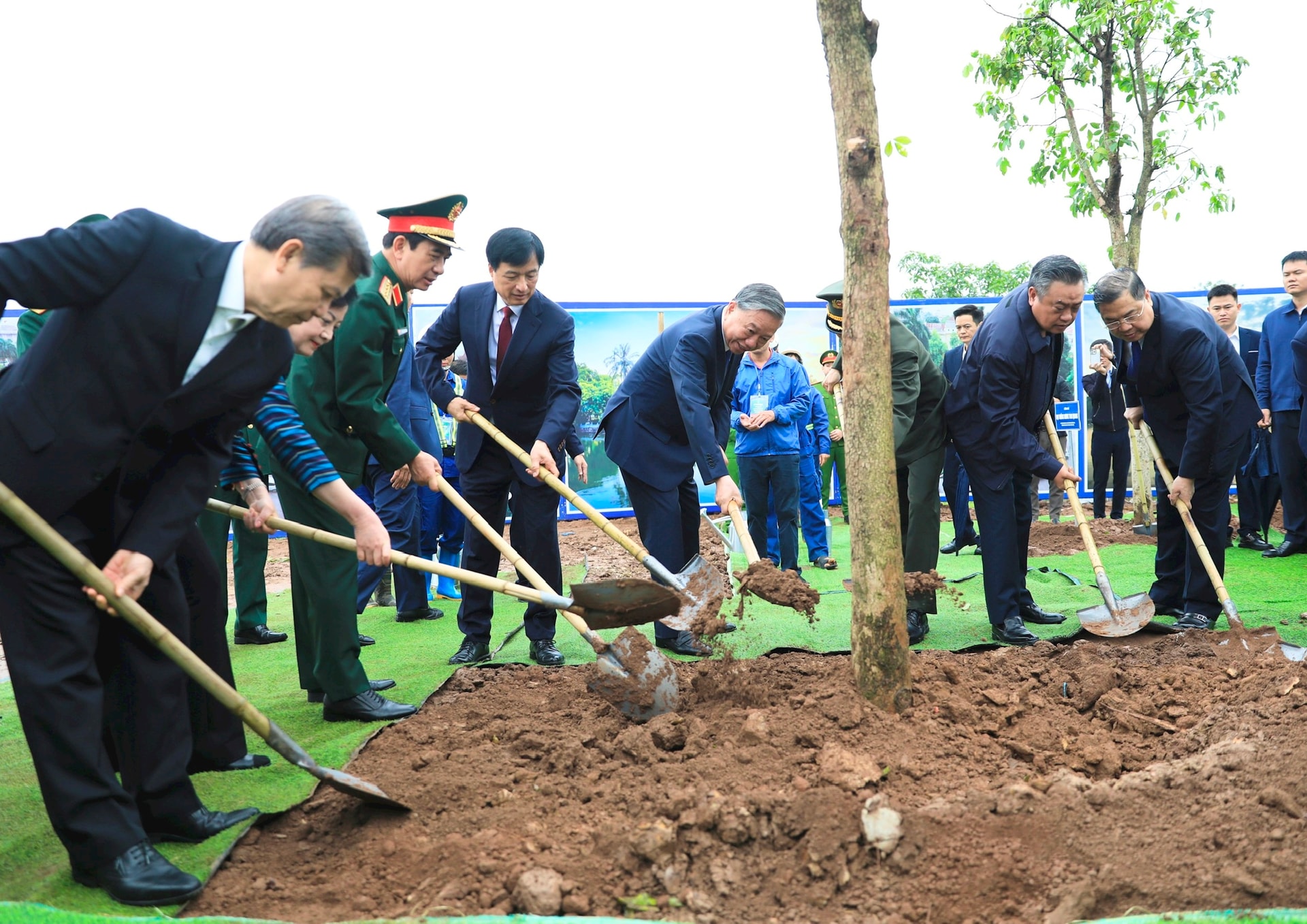 Tổng Bí thư Tô Lâm: Trồng thêm một cây xanh là gửi thêm một niềm tin vào tương lai