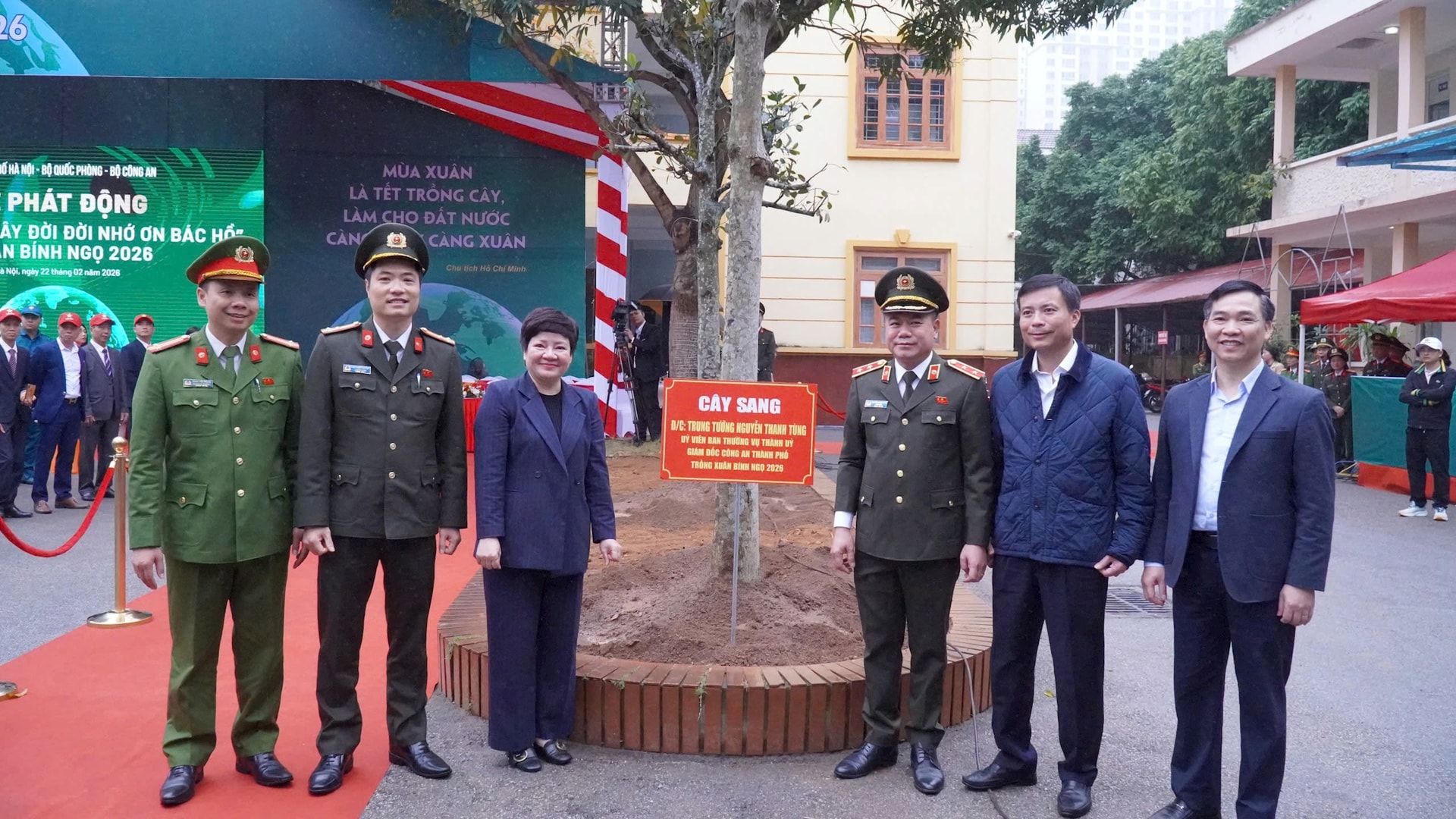 Chủ tịch HĐND TP Phùng Thị Hồng Hà dự Tết trồng cây tại Hà Đông Chủ tịch HĐND TP Phùng Thị Hồng Hà dự Tết trồng cây tại Hà Đông